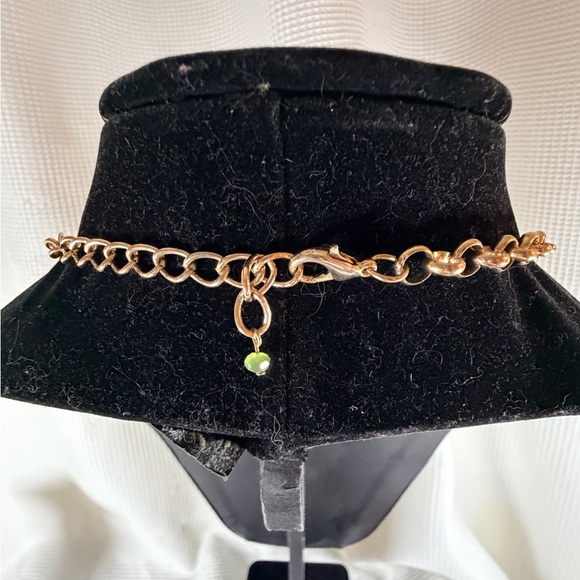 Elegant Green and Gold Statement Necklace - Picture 3 of 3